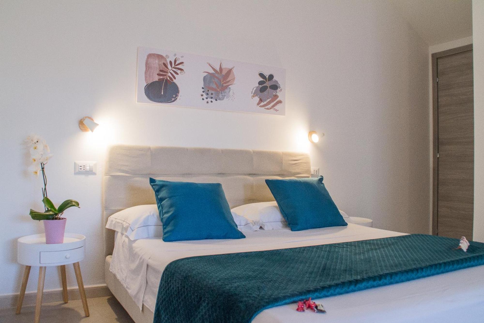 B&B Jolie Suite Villasimius Bagian luar foto