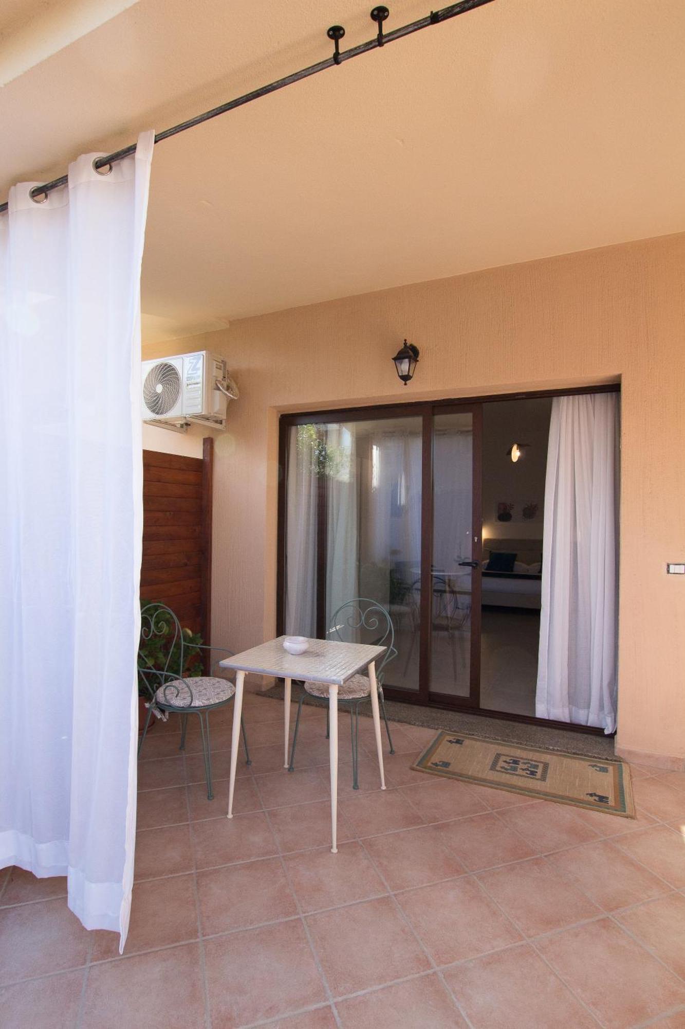 B&B Jolie Suite Villasimius Bagian luar foto
