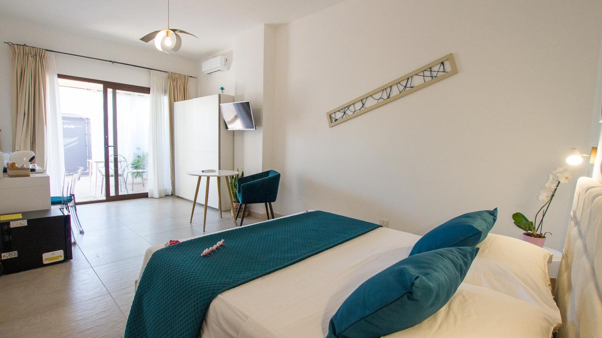 B&B Jolie Suite Villasimius Bagian luar foto
